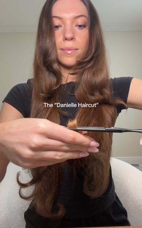 My diy haircut !🫶 folllow for hair tutorials #hair #haircut #diyhaircut #hairtok  #hairstyle 