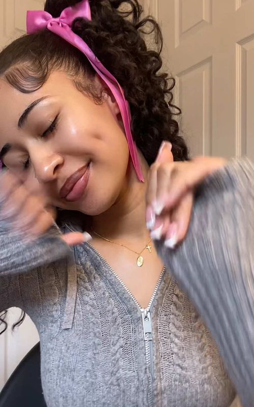 cute & easy curly hairstyle 🎀#curlyhair #curlyhairroutine #curlyhairtutorial #curlyhairstyles #jesuslovesyou 
