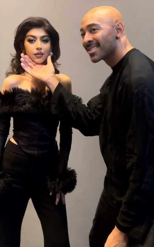 #greenscreen sir John is Beyoncé’s makeup artist and he taught me two secret Beauty hacks that he does that changed everything  My lipstick is colour Riche @L’Oréal Paris 300  My under eye brightening cream is @@TatchaMy gown is @@Cult GaiaEMIR ##celebritymakeup##makeuphacks##makeup##beautyhacks@@Sir John@@Beyoncé