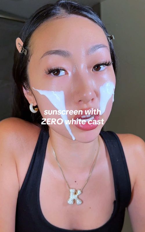#LaRochePosayPartner sunscreen still having a white cast in 2026 is not ok LOL 👀 im putting on a INSANE amount of my fav @LaRochePosayUS  sunscreen to show you guys not all SPF have a white cast 🫢 #LaRochePosayUSA #skincareroutine #skincaretips #glassskin