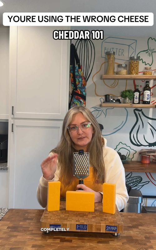 Cheddar 101 🧀 #cooking #kitchen #KitchenHacks #CookingHacks #cheese 
