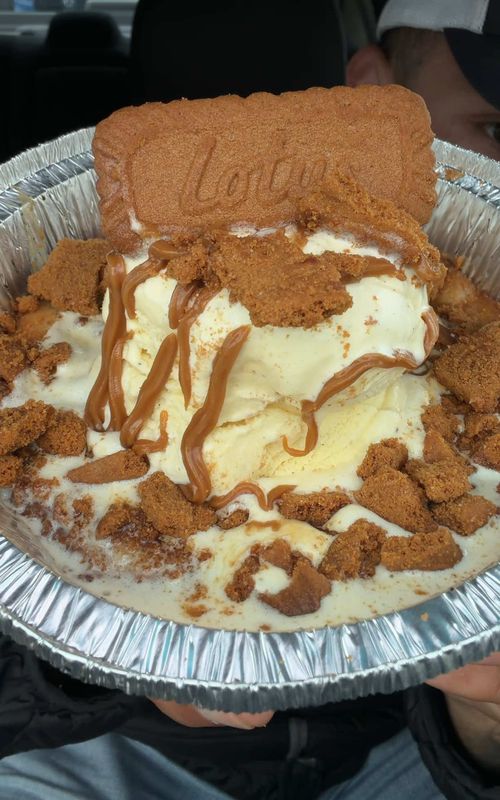 Trying BJ'S New BISCOFF PIZOOKIE | New Biscoff Pizookie | Dine-In Only | Available Now | #foodtiktok #foodreview #pizookie #biscoff #mukbang 