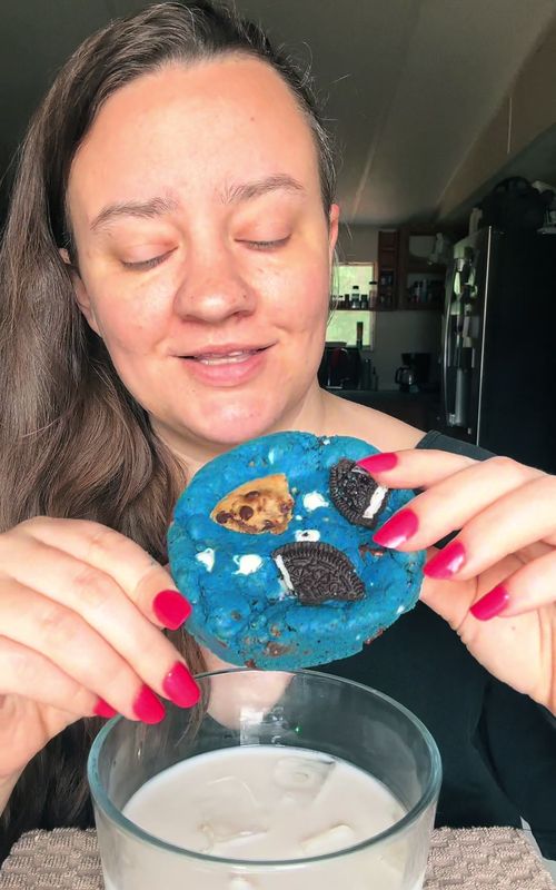 Big THANK YOU to @Lia’s treats for these awesome cookies! #cookies #dessert #tastetest #smallbusinesslove #mukbangeatingshow 