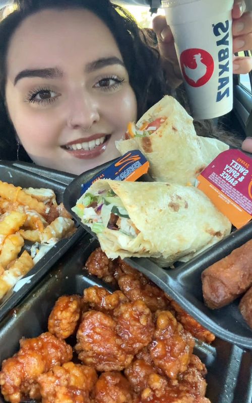 trying Zaxby’s new items + items that I like! I’m now a fan of their egg rolls 🤩❤️@ZAXBYS #eating #foodreview #Foodie #mukbang #zaxbys 