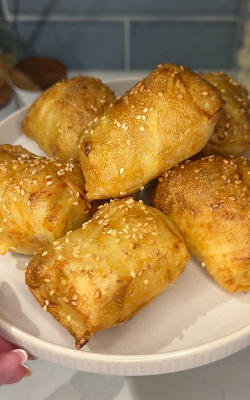 these viral crispy rice paper cheese bites are about to be your new favorite little snackie 🧀🔥 Ingredients: 6 @Babybel cheese rounds 12 rice paper sheets 2 eggs 2 tbs milk olive oil spray sesame seeds (optional) Instructions: Whisk together eggs and milk until smooth and pour into a large shallow bowl. Submerge rice paper wrap until fully softened, then roll 1 cheese round inside, ensuring all edges are sealed. Roll in a second softened wrap removing all air bubbles and all edges are closed, then place seal side down in greased air fryer basket. Repeat for remaining 5 cheese rounds and spray tops with olive oil as well as sprinkle with sesame seeds. Air fry at 400° for 8-10 minutes until golden and crispy. Don’t forget the cheese pull and enjoy! 😋 #cheese #Recipe #EasyRecipe #snacks #creatorsearchinsights 