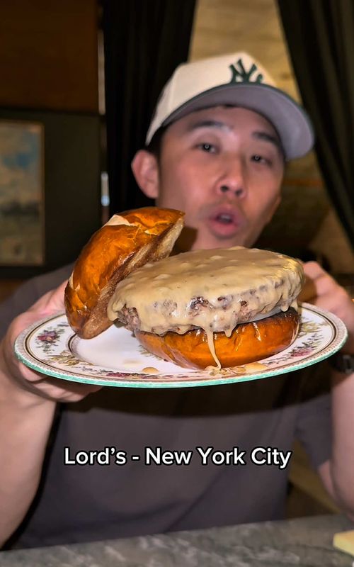 Rating the Best Burger in NY - Lord’s #burger #burgerreview #nycfood #nycfoodie #nyfood 