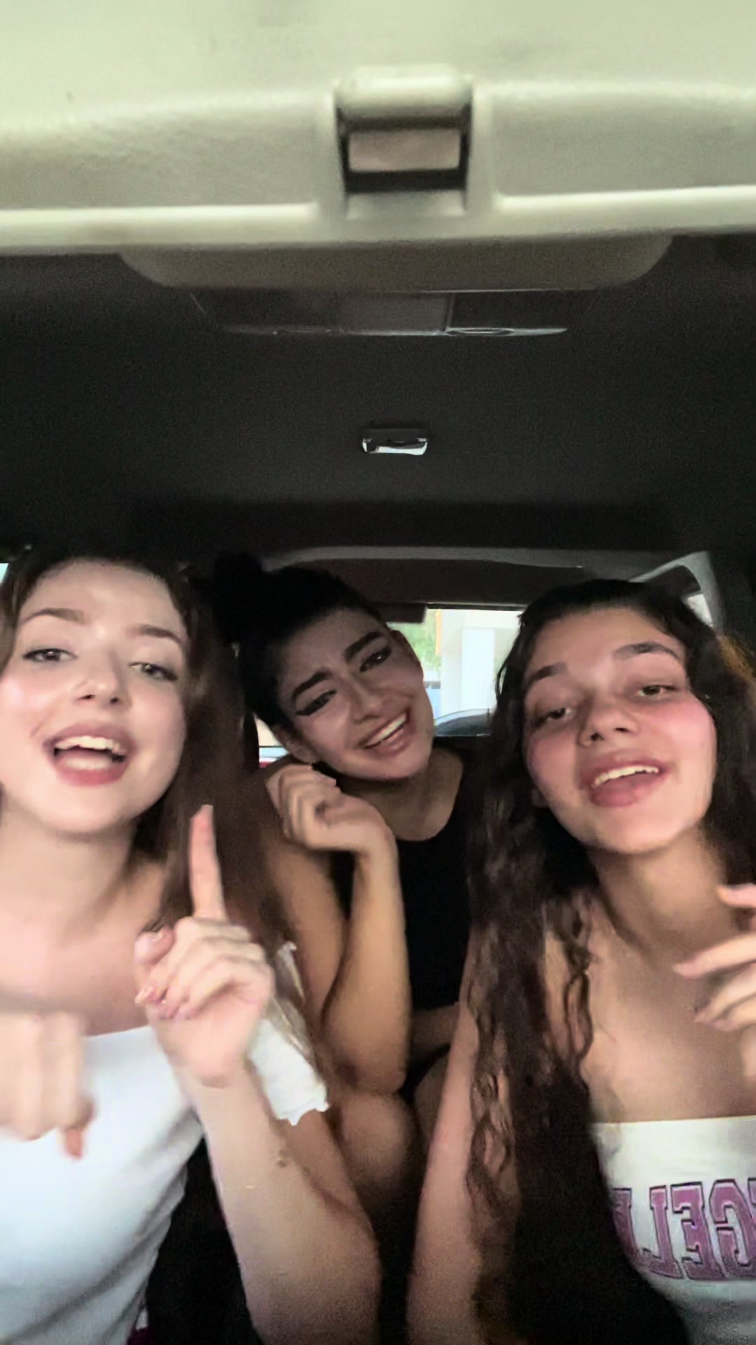 Cover of Mashup Drake - Hotline Bling X ريمكس - شيرين - إيه إيه  by D Jamil #cover#singers#girlgroup#arabic#banetelhachem#lebanese#lebanesegirls#cyprus#fyp#fypシ#viral#remix#drake#shirine 