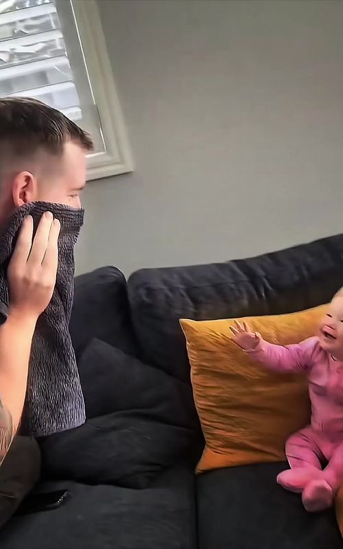 Baby's reaction to dad's shaving beards 