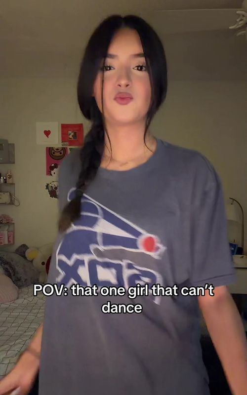 IT BE THE SIMPLEST DANCE TOO. #fyp #relateable #dancer #dances #baddancer 