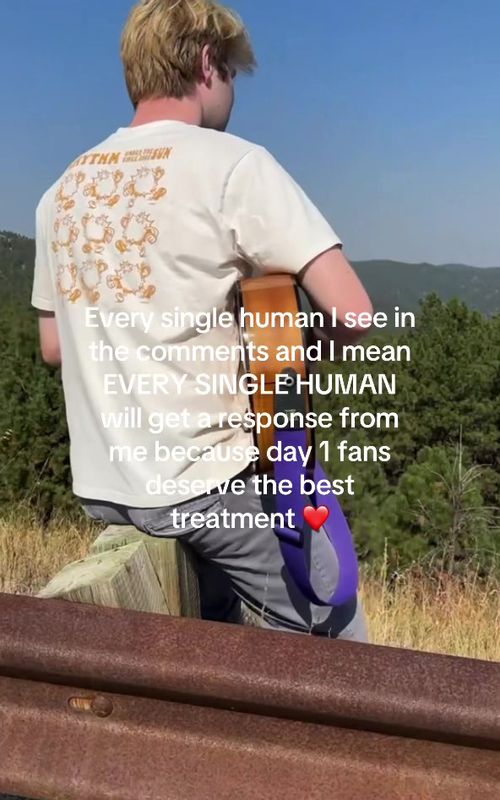 Love each and every one of yall 🤩 I’m Sam and I’m SO stoked you found me 🤠lmk if this song makes it on your playlist!!  😎 song: rule this town - Sam Nicholson #folkmusic #singersongwriter #indiemusic #fyp