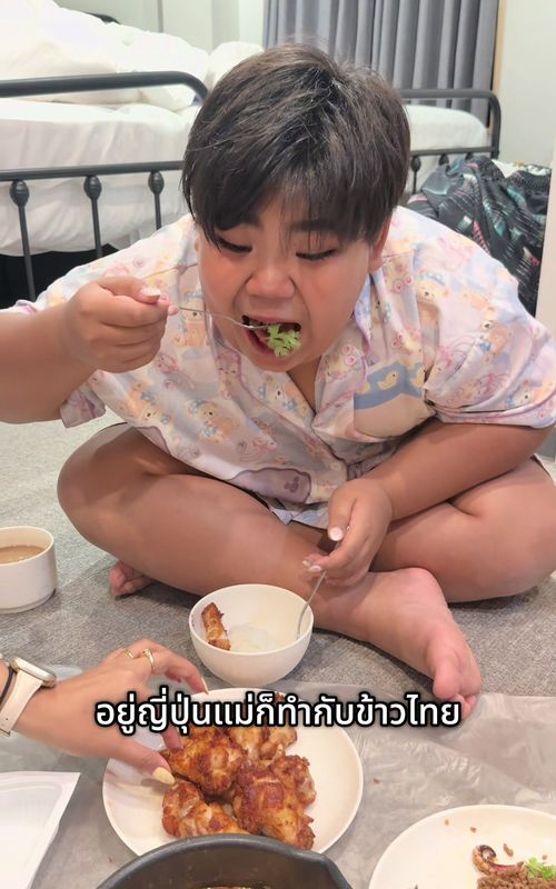 อยุ่ไหนแม่ก็ทำกับข้าวไทย555