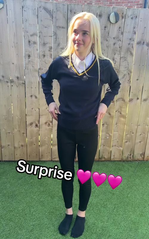 Miley has the best dad hes sat all day phone to get tickets 🎫 🩷🩷 mileys so excited 🩷 #concert #skyenewman #zaralarson #ellegolding Sunderland/ the Newcastle in November 😮🥰