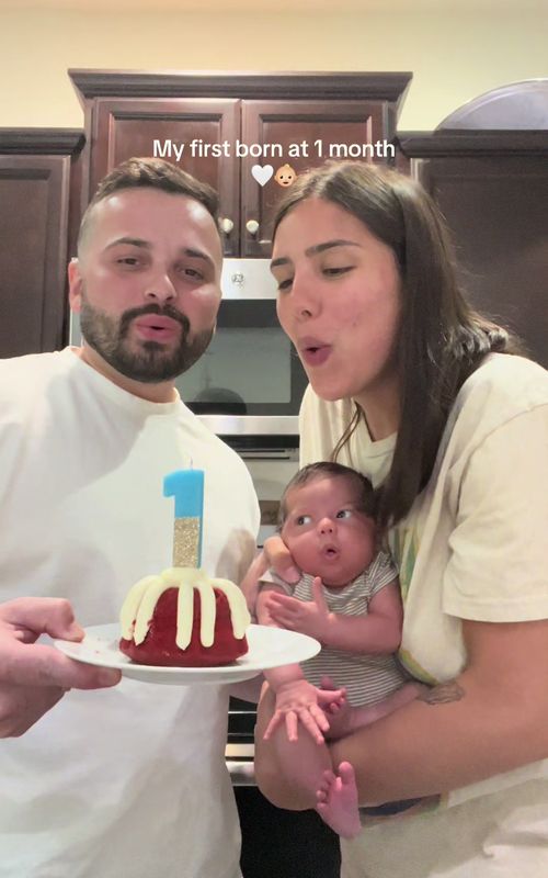 TIME MOVES TOO FASTTT #onemonthold #newbornlife #newbornbaby #boymom #momoftwoboys 
