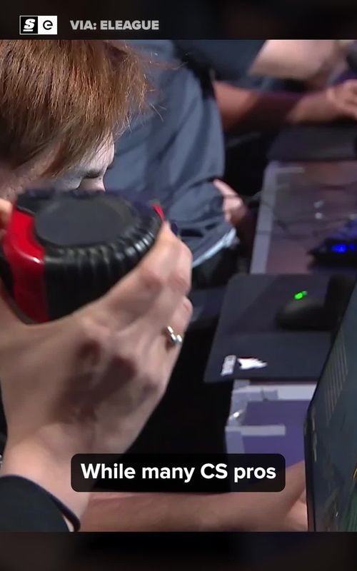 The MOST CHILL Gamer Posture 🛋️ #csgo #esports #gaming