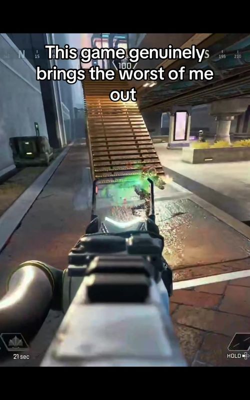 I’m black don’t get mad😭😭 #fyp #apex #gaming #apexlegendsclips 