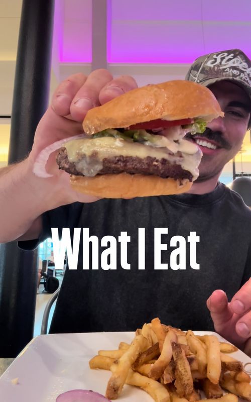 What I eat travel edition. Literally couldn’t tell you what the macros were so frig off pal #whatieat #whatieatinaday #fulldayofeating #travelvlog