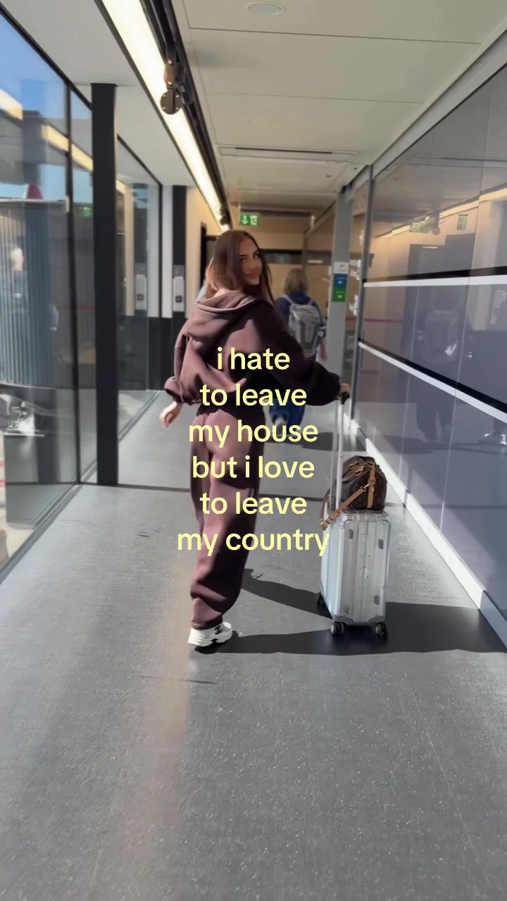 byeeee 🤭💅🏼 #fyp #girls #travel 