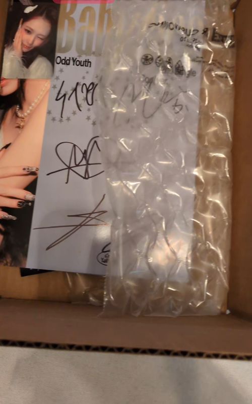barely an attempt to bubble wrap the album. #kpop #hello82 #kpopunboxing #oddyouth 