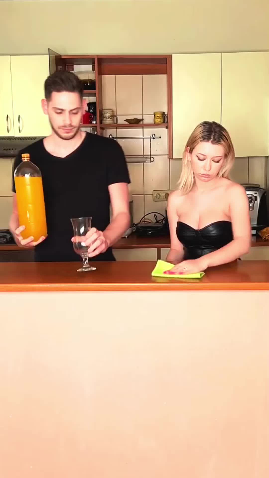 #foryou #fyp #foryoupage #prank #funny #funnypranks #scared #fail #scarepranks #viral #tiktok 
