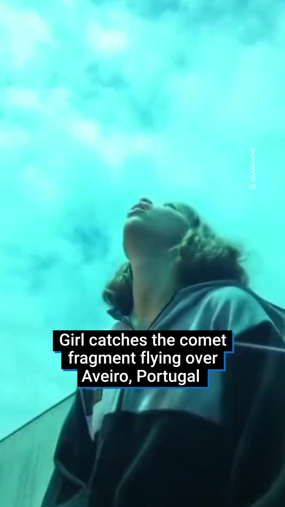 A girl from Aveiro, Portugal, captured a once in a lifetime moment on camera when a fragment of a comet lit up the sky.  In the footage shared on Instagram, she said:  ‘I am completely blown away by this, we caught on live what we least expected.’  #fy #fyp #meteor #meteorito #portugal #portugal🇵🇹 #aveiro #aveiroportugal #sky #skyline #worldnews #news #comet #fragment #vi 