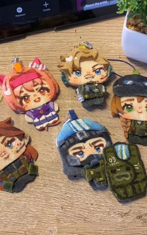 im obsessed making these little keychains <3🧸 #feltcraft #diy #fyp 