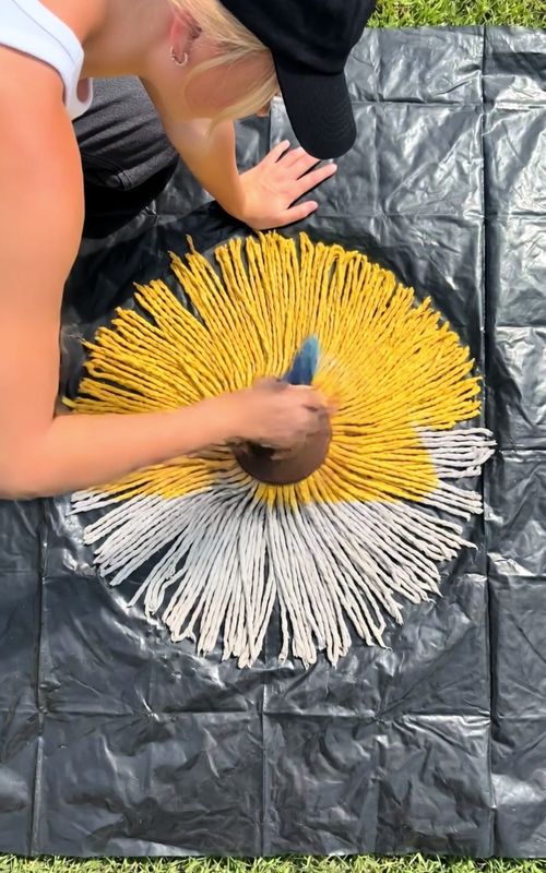 Turned an old mop into a garden bird nest holder 🪹 Cement + creativity = magic ✨ Would you try this in your backyard? #diygarden #cementcraft #gardendiy #backyardideas  #upcycling