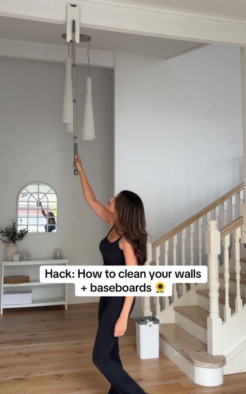 The easy way to clean your walls + baseboards and make your home smell amazing 🌻 Will you try this one? X  #cleaninghacks #cleaningtips #homesweethome #cleaningmotivation