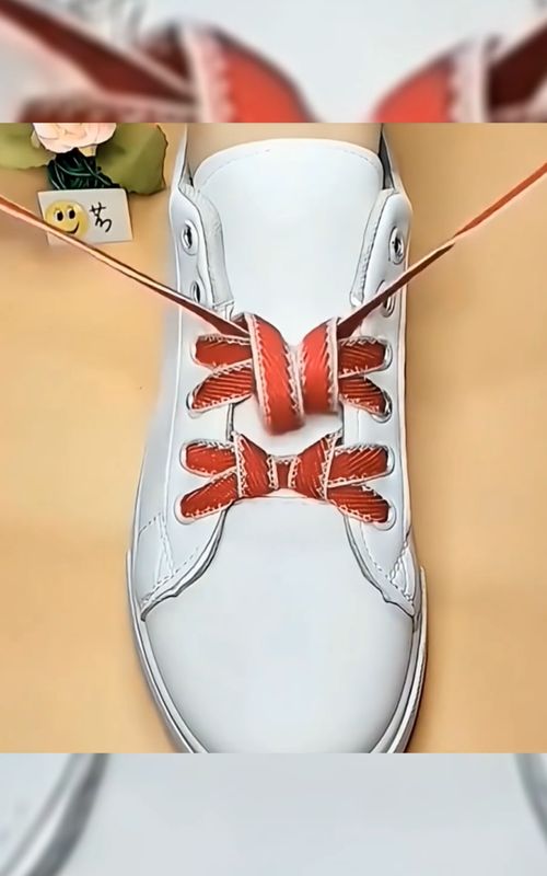 Tie Your Shoes Like a Pro 😳 #shoelacehacks #shoelacestyle #shoelacetips #sneakerstyle #shoelacetricks #shoelaceideas #fashionhacks #styleupgrade #sneakerhacks #howtotieshoelaces #shorts #viral #trending