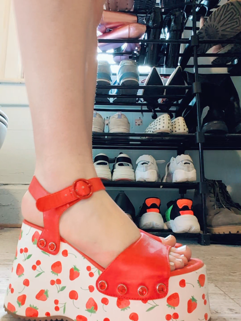 don't let Annette see this 🫣 #shoes #fashiontiktok #trend #trending 