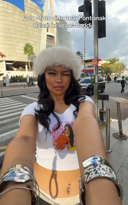 Salah satu spot yg mayan aesthetic di Pontianak ☺️ #baddie #foto #pontianak #outfitideas 