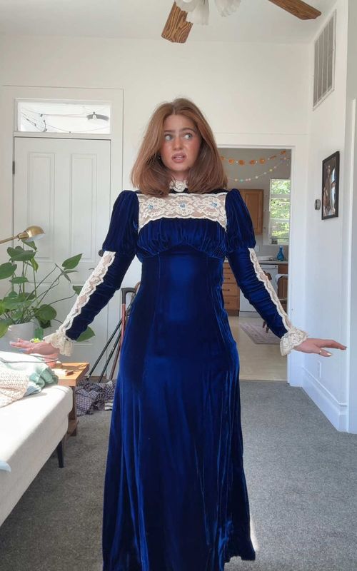 My constantly growing vintage dress collection #vintagefashion #vintagedresses #70sdress #thriftedfashion 