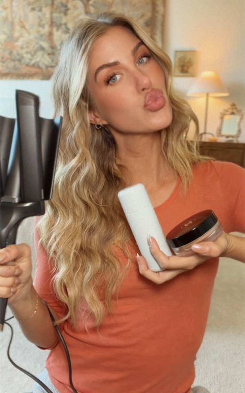 hot girls don't gatekeep their fave products- pass it on 🧡🤪 #monthlybeautyfavorites #monthlyfavorites #foryou #makeuprecomendation #hairproducts 