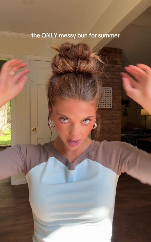 wearing this all summer long>> #messybun #hairtok #foryoupage #buntutorial #girls 
