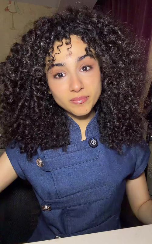 كيرليهاتي ساعات بتطلع عيني بس بحبها بردو ✋🏻 #fyp #curlyhair #curlyhairtutorial #curlyhairroutine #haircare 
