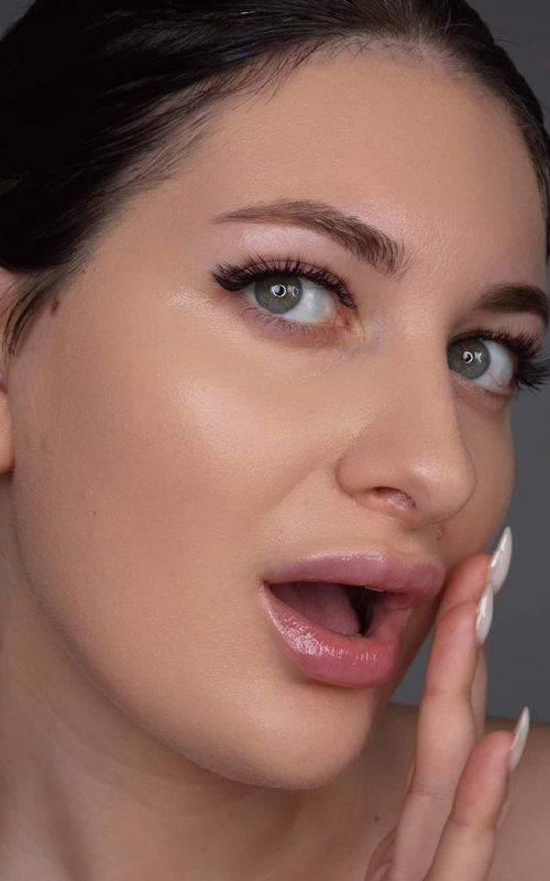 Your skin but glowier ✨ This is what I reach for when I want coverage without looking like I’m wearing anything. The Mixsoon PDRN Collagen Tinted Moisturizers give that smooth, hydrated finish while keeping everything light and breathable. Effortless, dewy, and just… pretty 🤍 @mixsoon global  #m#mixsoonk#koreanskincaretintedmoisturizer #skintok 