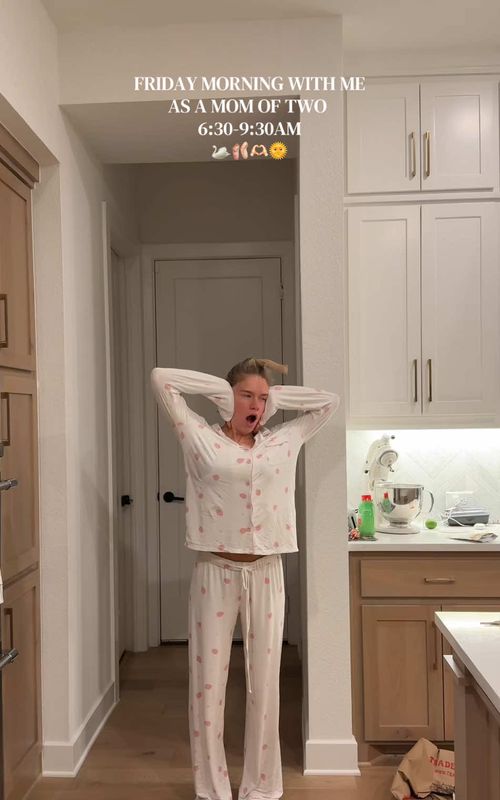 YOU GUYS ARENT READY FOR THE ESTATE SALE HAUL🤭🤭🤏🏻 happy Friday friends!!!  #morningroutine #morningvlog #toddlermom #momof2 #morninginmylife 