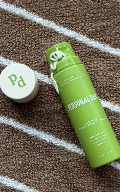 meet the moisturizer made for acne-prone skin. non-comedogenic, lightweight, and powered by mevalonic acid, azelaic acid + squalane for clear, calm, hydrated skin. 💚