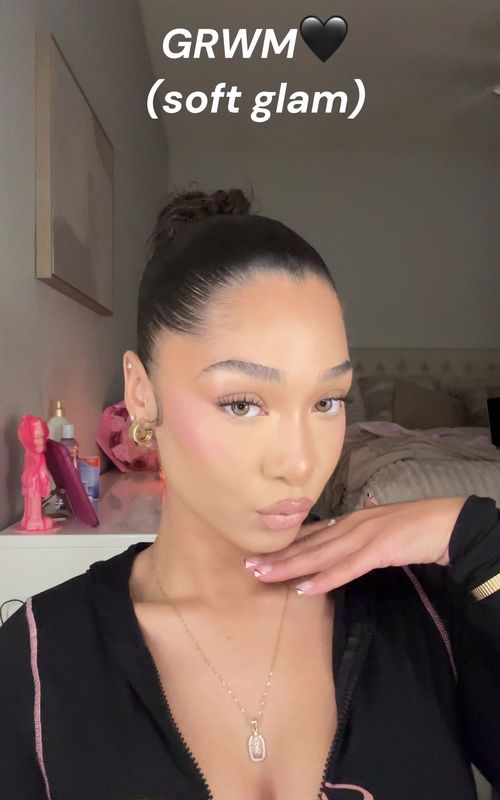 Get ready with meeee🖤 #fyp #makeup #makeuptutorial #MakeupRoutine #softglam @ONE SIZE BEAUTY @Huda Beauty @Milani Cosmetics @Benefit Cosmetics @Juvia’s Place @Charlotte Tilbury @Too Faced @NYX Professional Makeup 