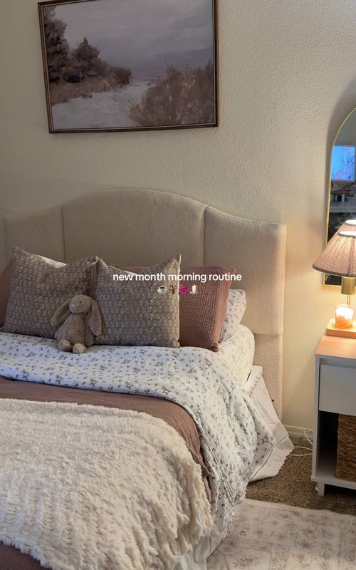 happy first of the month! 🌷🫶🏼 #cozyaesthetic #aestheticroutine #pinterestaesthetic #morningroutine #cozy @L’Oréal Paris @fine'ry. @Tree Hut 
