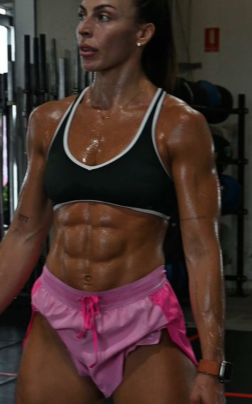 Can’t wait to get this body back to 100%!! Currently have a few niggles so working around those but my god am I keen to get back to running, squatting!!  #crossfitgirls