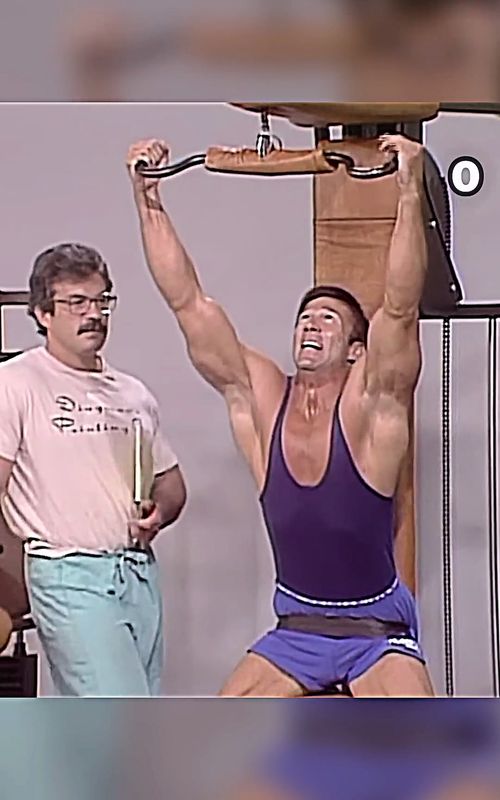 Never seen this set up before.  #mikementzer #backworkout #bodybuilding #workout #gym