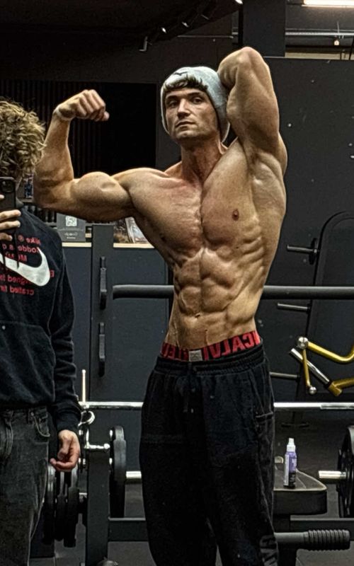 Bringing 2016 aesthetics to 2026 with @VEXA. First drop Summer 2026 #vexa #fyp #viral #gym #bodybuilding 