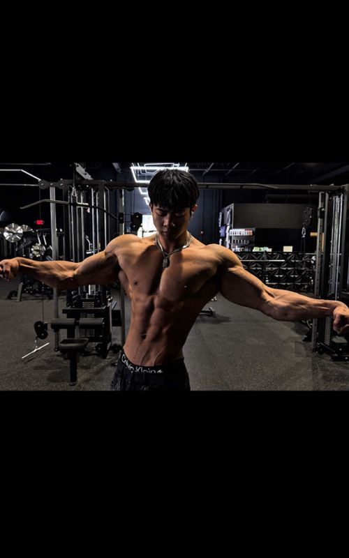 earn your halo.  #fyp #gym #motivation #asian #aesthetics 