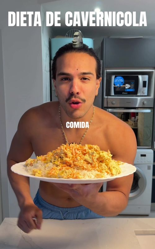 Hola! En esta ocasión les traigo una comida post-entreno, de esas que no subo mucho. Solo que quiero tratar de compartir más de lo que como cuando tengo tiempo. No solo baso mi alimentación en antojitos o cosas así jaja. Yo como bastante variado, y este es un ejemplo de esas comidas. Yo siempre digo que soy un cavernicola, porque no me complico la existencia cuando se trata de comer. Síganme en mi otra cuenta @Dan_fitness2 #GymTok#gym#Fitness#nutricionsaludable#nutriciondeportiva 