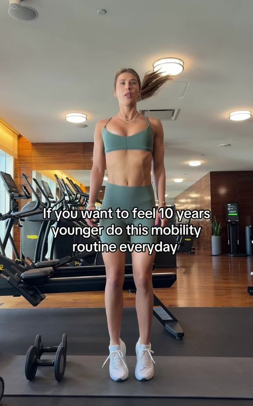 Morning mobility routine I do every single day!!! #mobility #homeworkout #fullbodyworkout #workoutsforwomen #lymphaticdrainage 