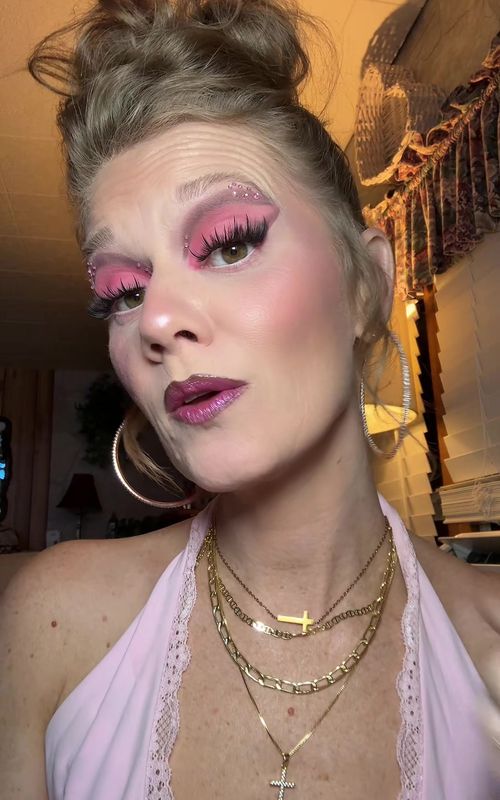 Uh uh #makeuptransition #transition #beforeandafter #trending #megantheestallion 