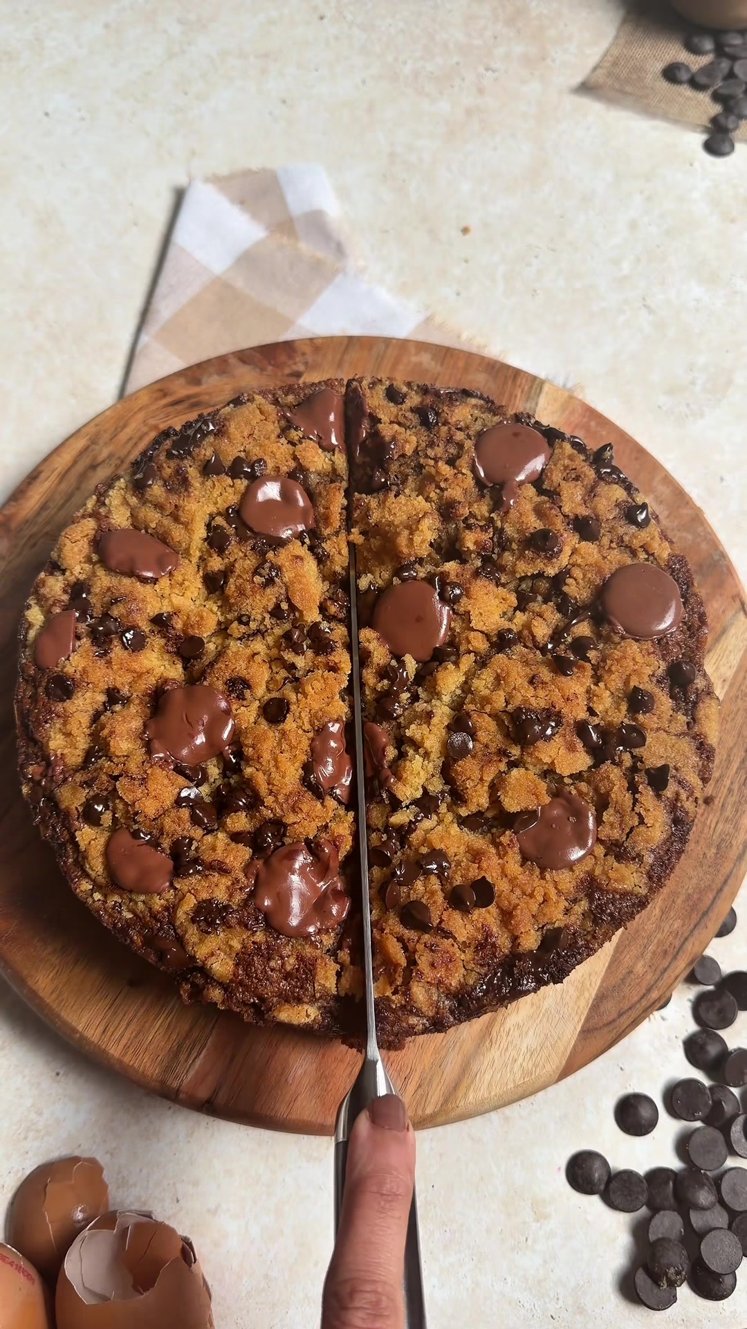 This is THE BEST Banana Bread Coffee Cake Recipe and I’m not even exaggerating. It has become one of my favourite coffee cakes and I could have it every day!! It is soo moist, so flavourful and the crumb topping just makes it extra special! To make it extra indulgent I have used Dark chocolate drops and Milk chocolate Drops from @The Cocoa Circle . These are my FAVOURITE!! Extremely high quality and always elevate the flavor of my desserts! What I love most about this brand is that they are helping real life farmers with their mission! 🥹 You can always use my code ZAINEB10 to get 10% off their milk and semi sweet drop🤩 Ingredients 80g melted unsalted butter (1/3 cup) 30ml neutral oil (sunflower, canola or vegetable) (2 tbsp) 2 large room temperature eggs 80g white sugar (1/3 cup) 80g brown sugar (1/3 cup packed) 3/4 tsp vanilla extract 220g very ripe mashed bananas (about 2 large bananas) 80g sour cream (1/3 cup) 160g all-purpose flour (1 1/4 cup) 3/4 tsp baking soda 1/4 tsp baking powder 1/3 tsp salt 1 tsp coffee powder (optional) For Streusel Topping: 60g all-purpose flour (1/2 cup) 75g light brown sugar (1/3 cup packed) 42g cold cubed butter (3 tbsp) Bake at 170C  The detailed recipe with instructions is on my website zainebsoven.com #coffeecake #bananabread