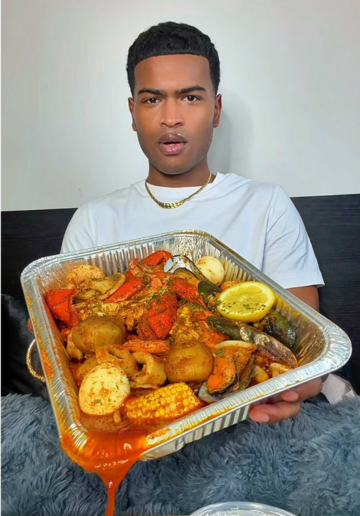 Eat a seafood boil and get to know me 🦀😁 #seafoodboil #seafood #mukbang #gettoknowme 