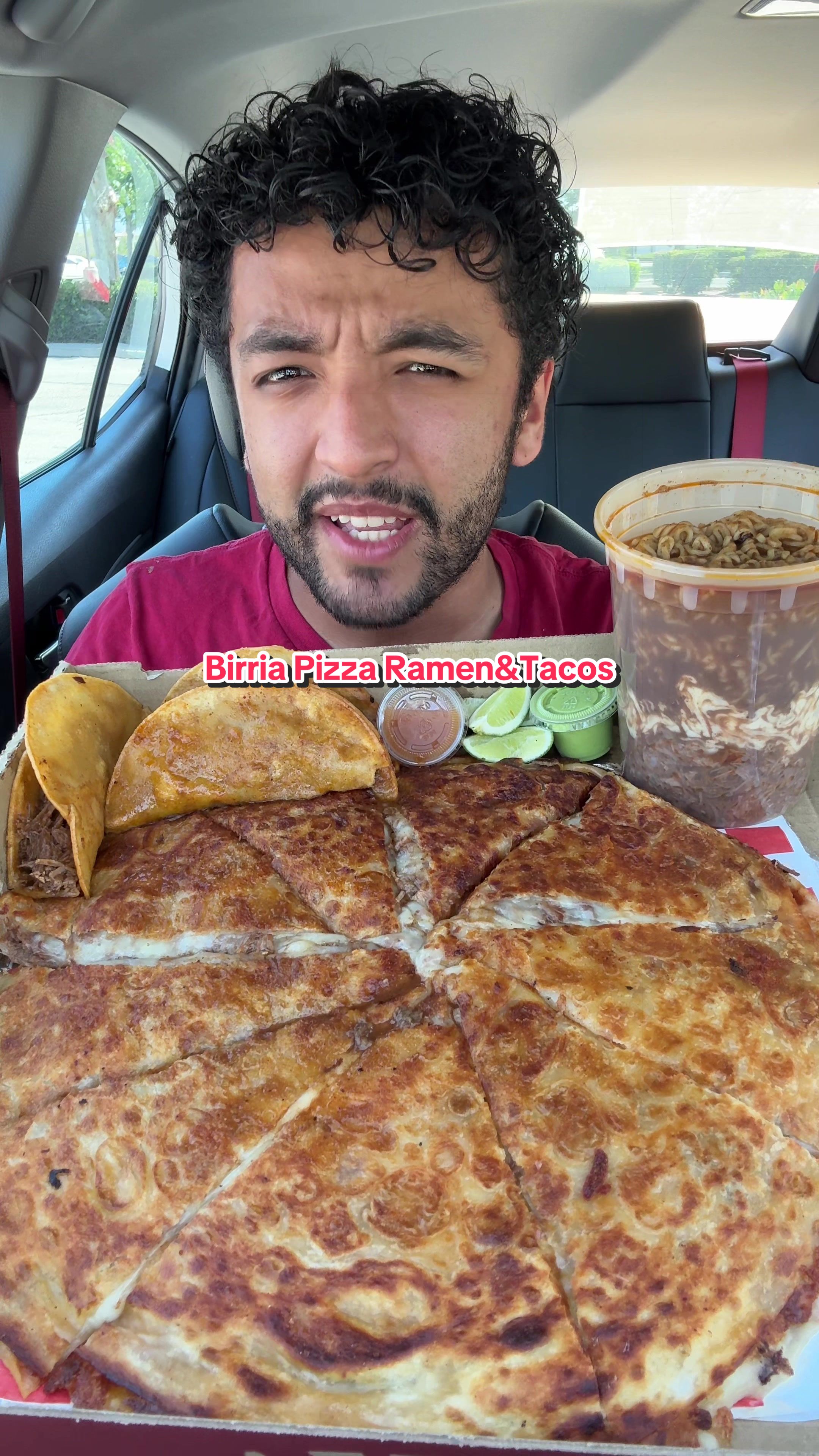 Trying Birria Pizza 🌮🌯 #FoodTiktok #mexicanfood #mukbang #birria #Foodie Birria tacos @BirriaLosSocios 