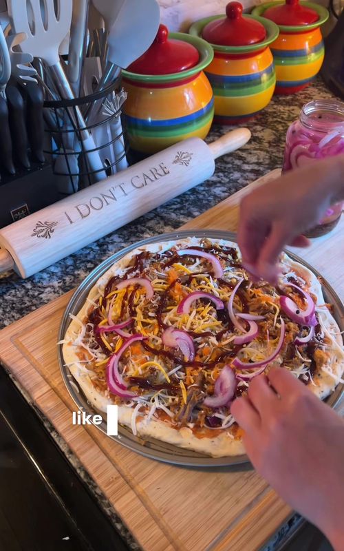 It’s pizza Friday baby. #budgetmeals #budgetdinners #LearnOnTikTok #healthyeating #TikTokLearningCampaign 